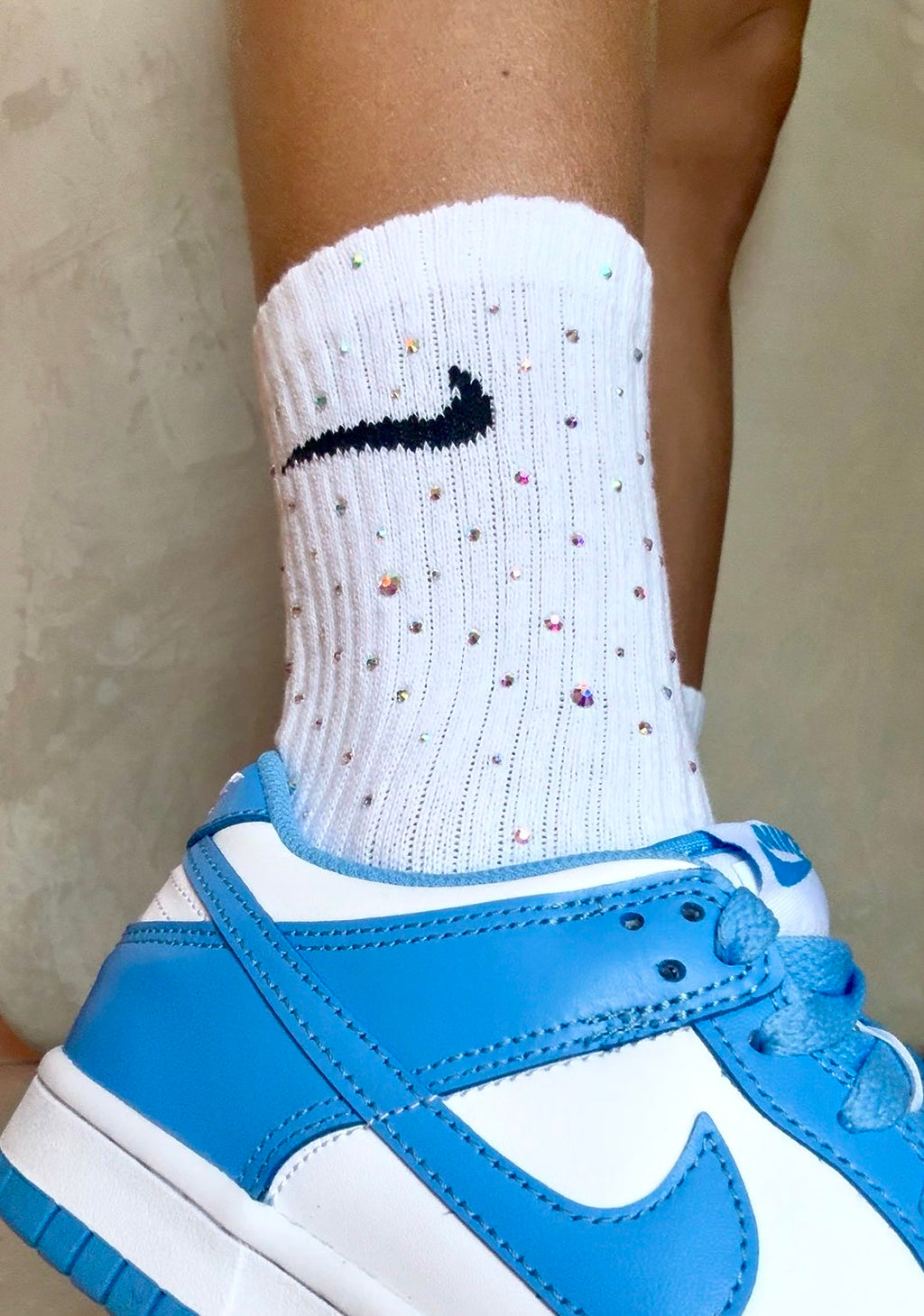 Calzini Nike bianchi personalizzati con brillantini cangianti 