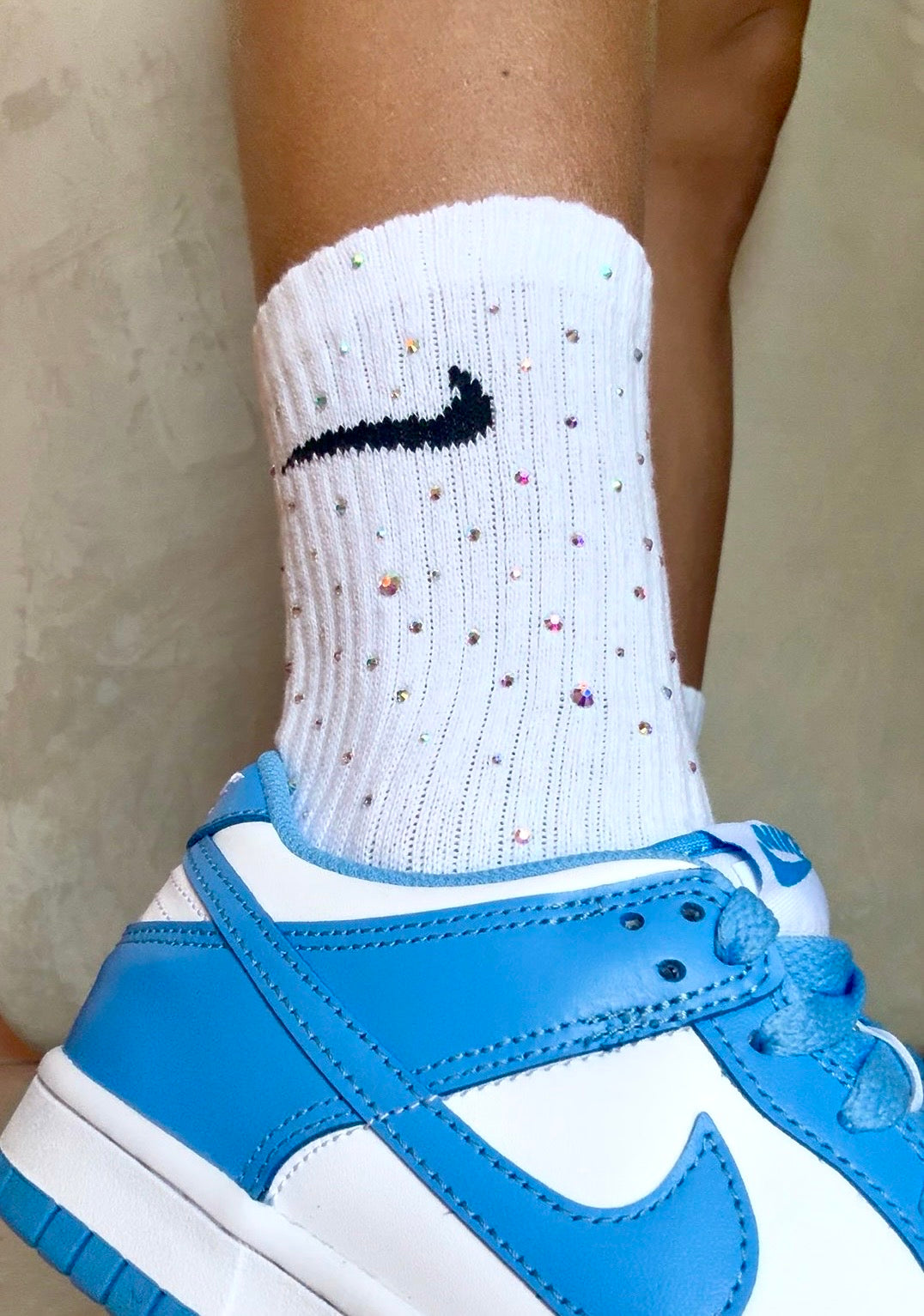 Calzini Nike bianchi personalizzati con brillantini cangianti 