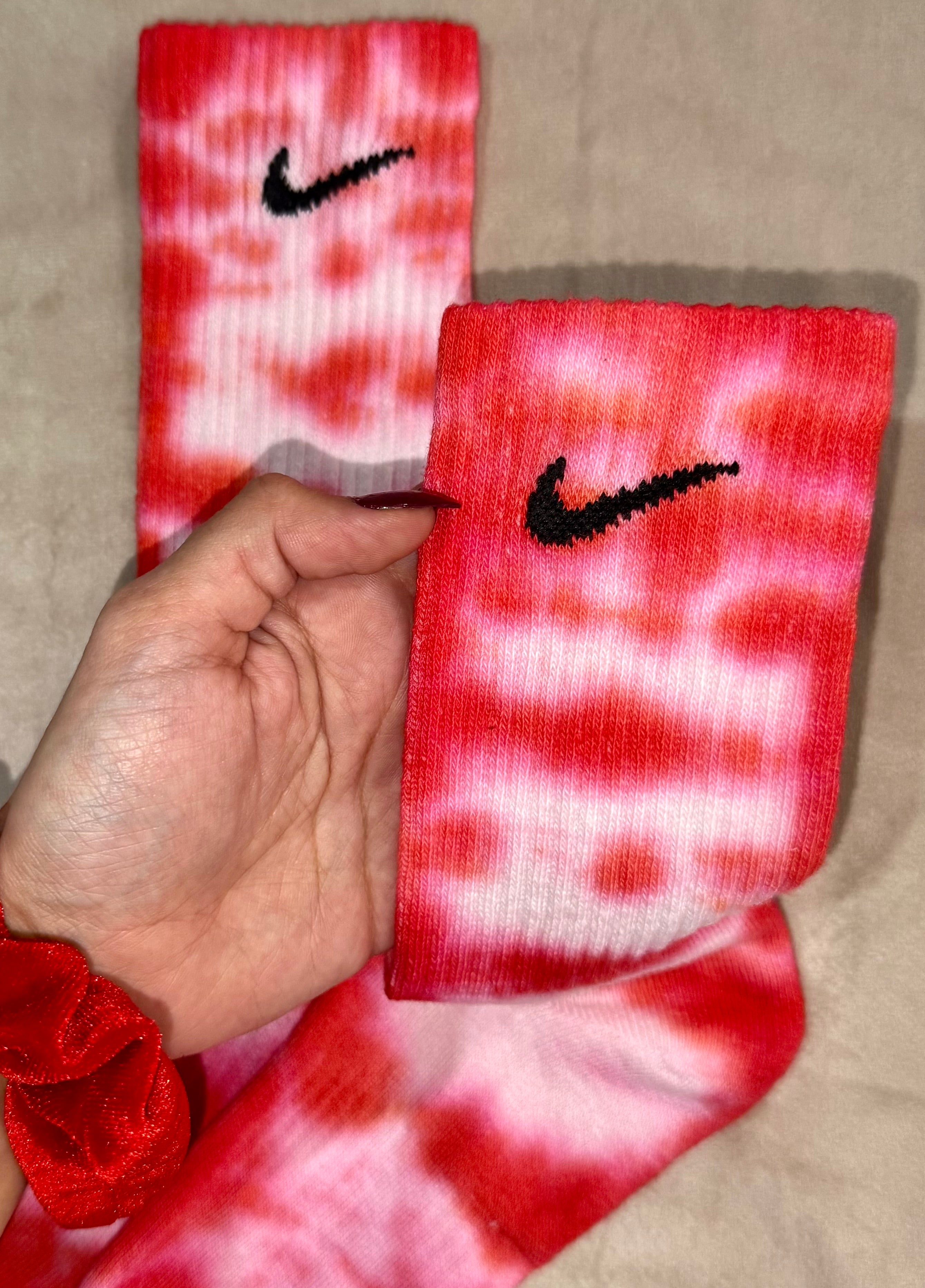 Calzini Nike Tie Dye personalizzati colorazione Rossi fuoco