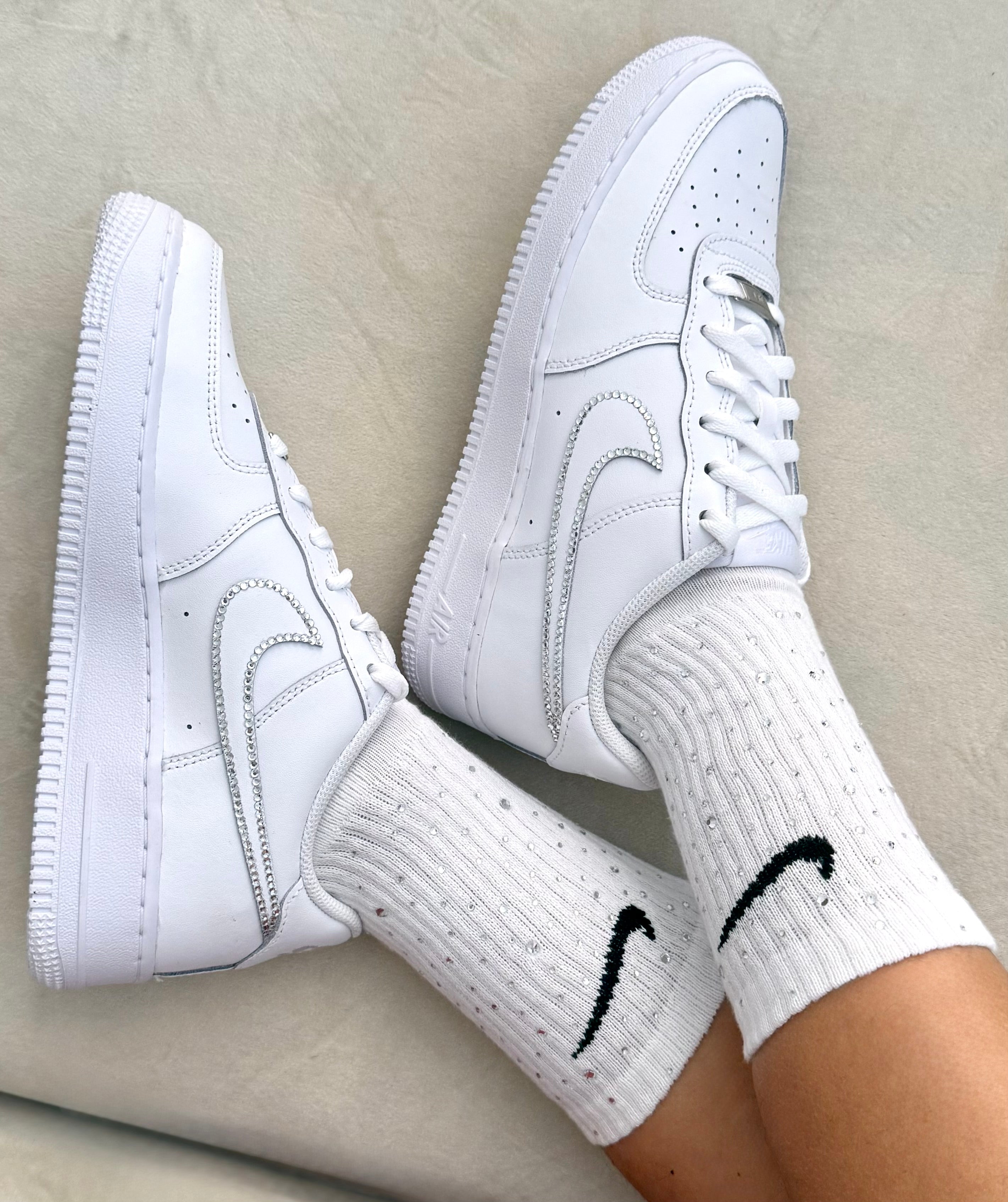 Nike Air Force 1 Total White personalizzata con brillantini argento 