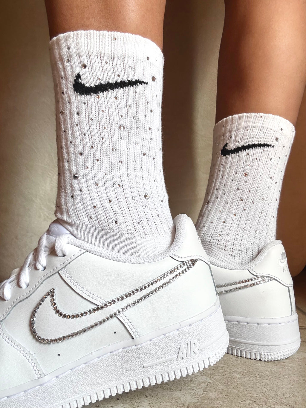 Nike Air Force 1 Total White personalizzate con brillantini argento 