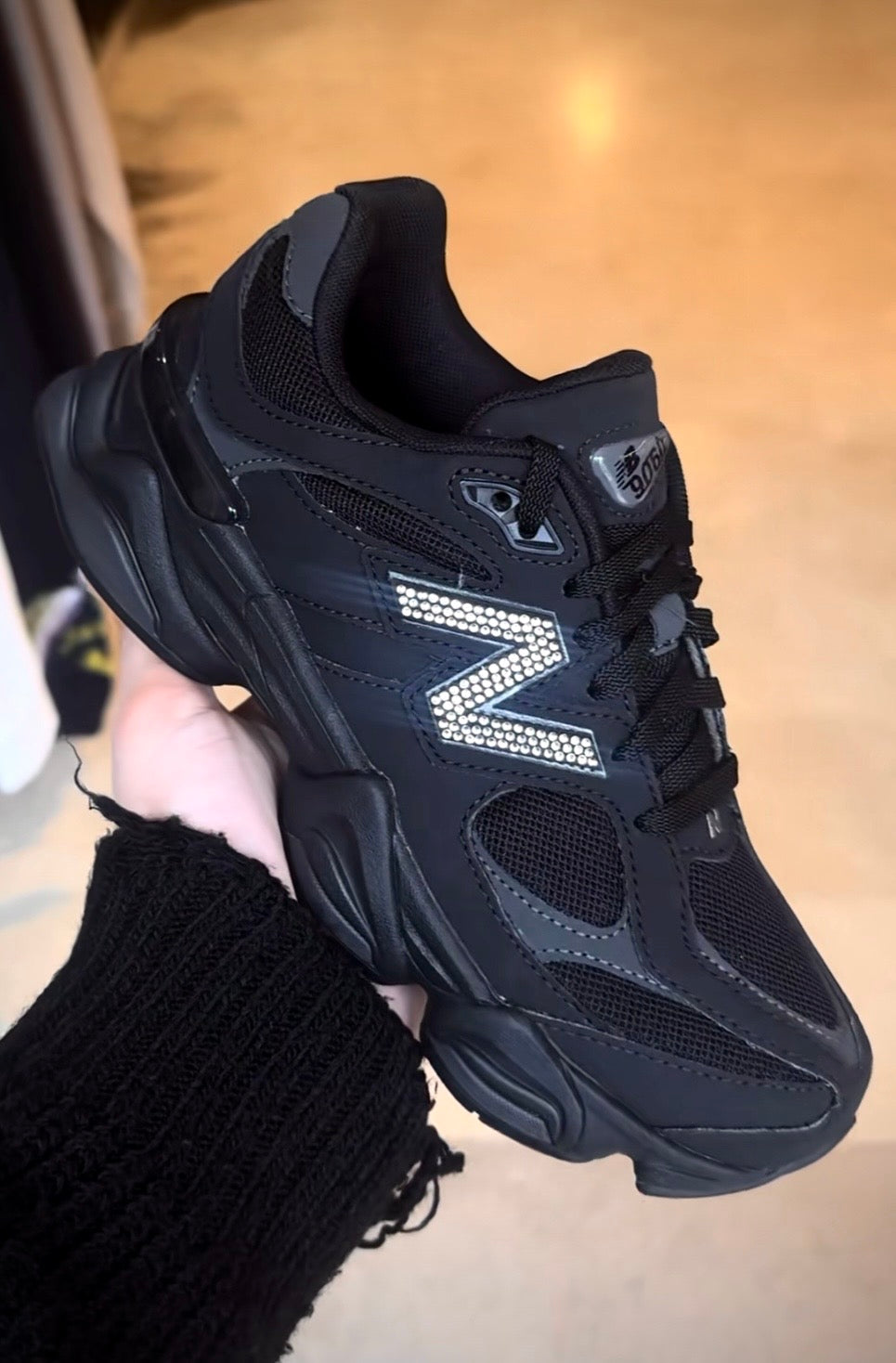 New Balance 9060 Black personalizzate con brillantini argento