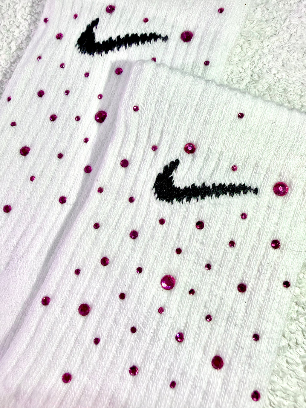 Calzini Nike bianchi personalizzati con brillantini fucsia