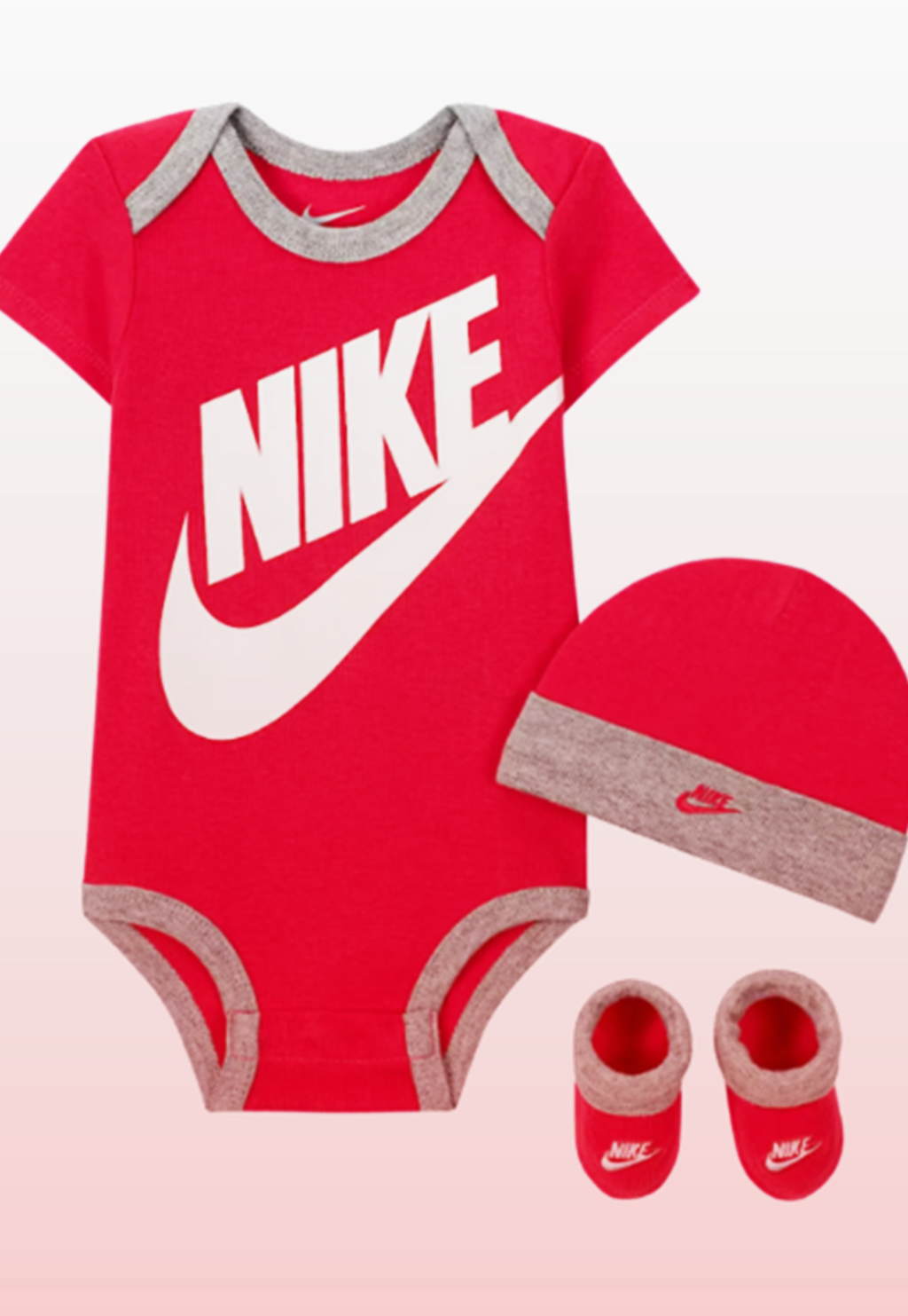 Nike set regalo neonato composto da 3 pezzi: body, cappellino e scarpine in cotone. Colorazione rosso, grigio e bianco