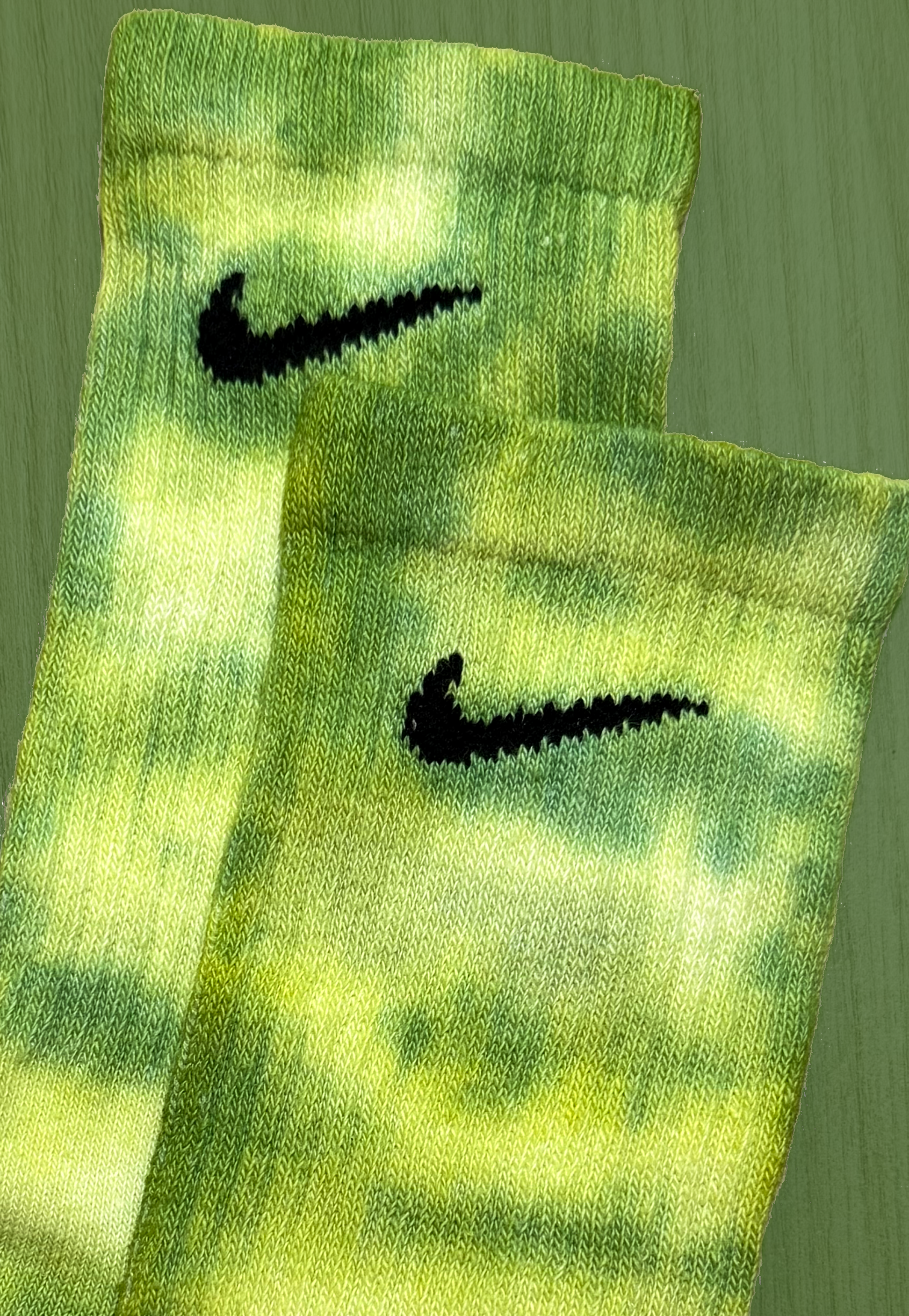 Calzini Nike personalizzati con la tecnica Tie Dye nalla colorazione Bosco verde