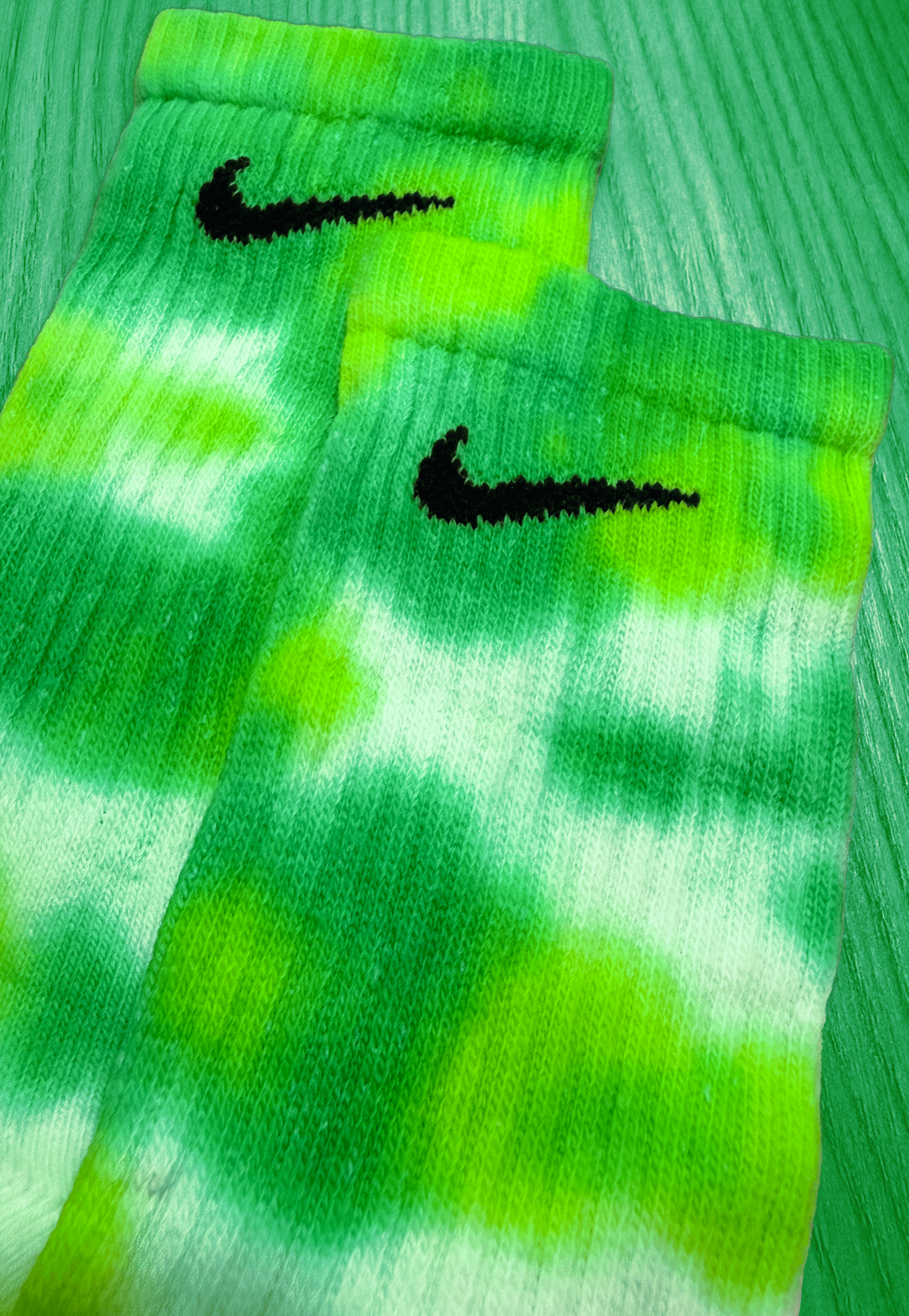 Calzini Nike Tie Dye personalizzati con sfumature verde e lime