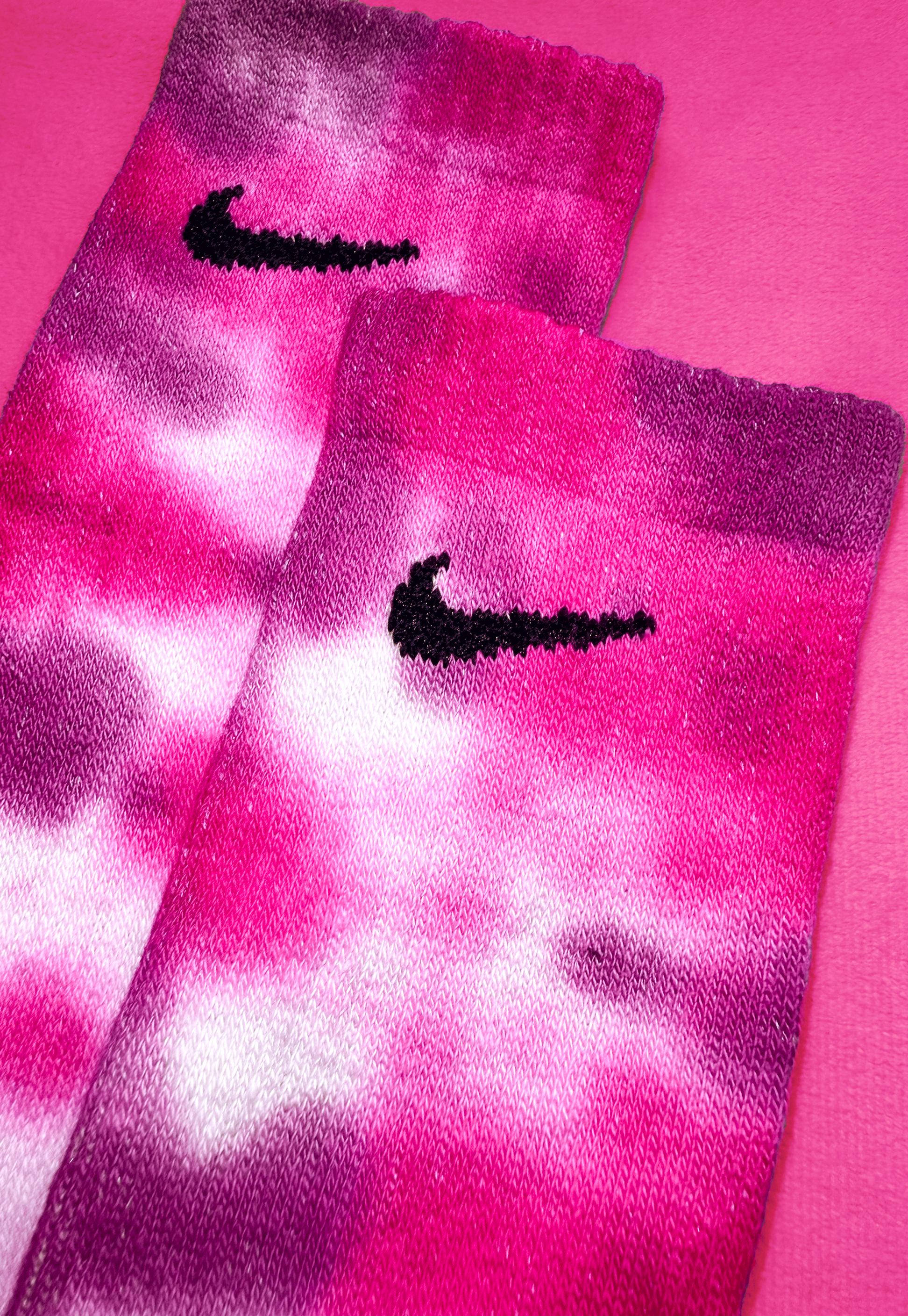 Calzini Nike Tie Dye personalizzati - colorazione Aurora Boreale fucsia