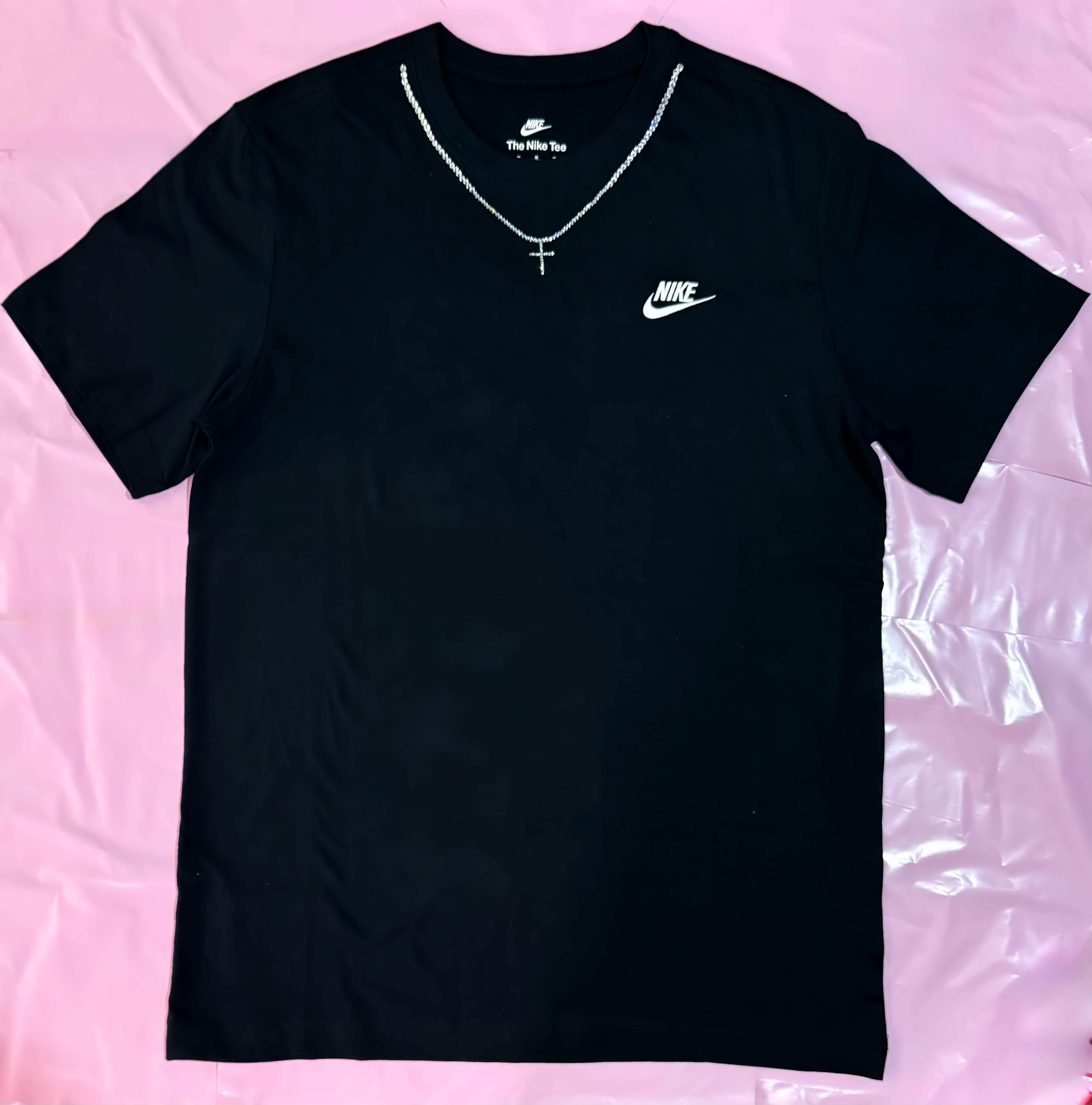 T-Shirt Nike nera personalizzatacon brillantini color argento- edizione collier croce